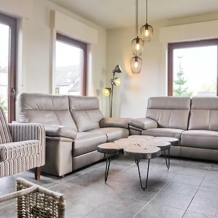 Four-bedroom Holiday In Durbuy
